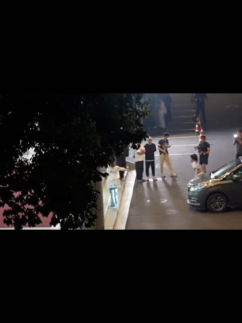 小独被指未经允许勾搭女孩手段升级