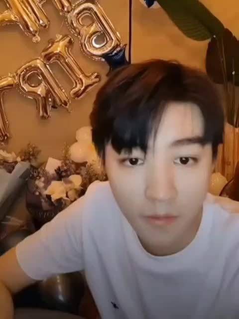 tg:王俊凯说不想拍九宫格,因为太累了