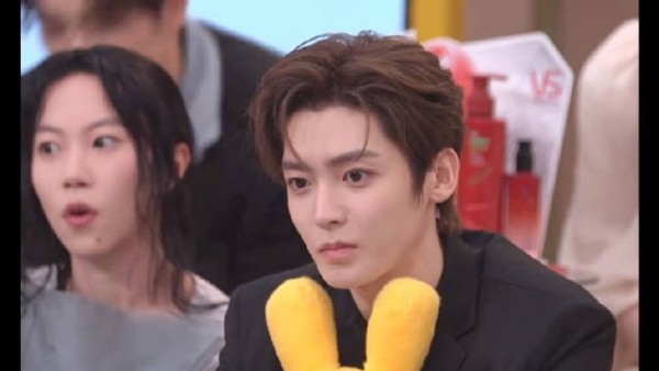 侯明昊晋级歌手2026，自曝嗓子问题坚持完成表演