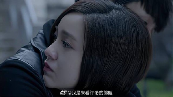 没有物质的爱情只是盘散沙 都不用风吹，走两步路就散了