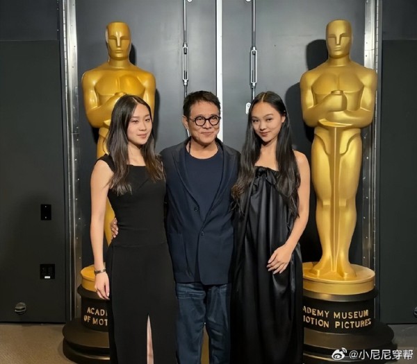 李连杰父亲节罕晒与四女儿早期合照:我陪你们长大,你们陪我变老