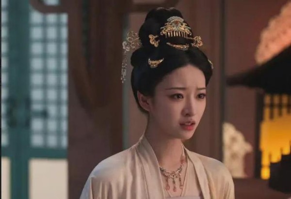 《莫离》全剧最大的恋爱脑不是笨女人叶莹,而是才华横溢的她