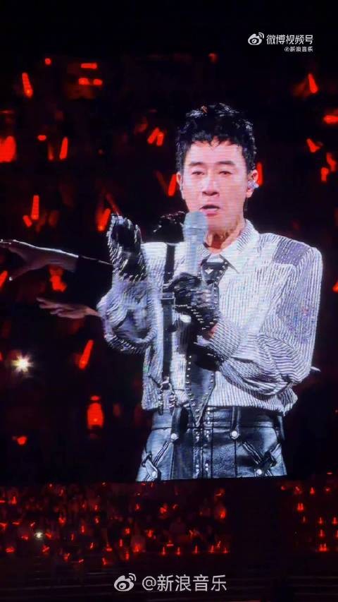 陈小春巡演北京首场舞台出问题，连夜整改落泪获赞