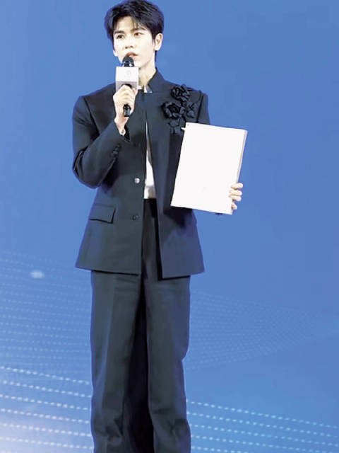 张凌赫白玉兰大使发言全程直拍,太帅太优秀了!名副其实951!恭喜张凌赫!