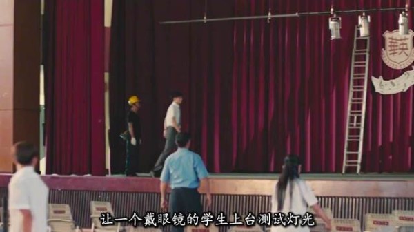 舞台灯光坠落钢丝横扫，生死瞬间反转惊悚