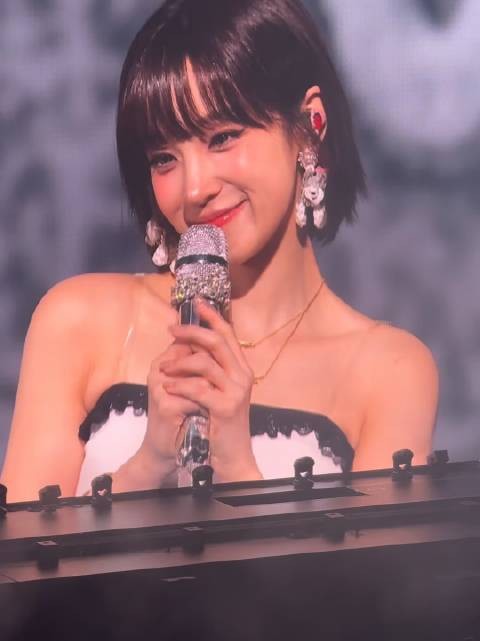 日本演唱会谢幕时刻,雨琦萌翻全场