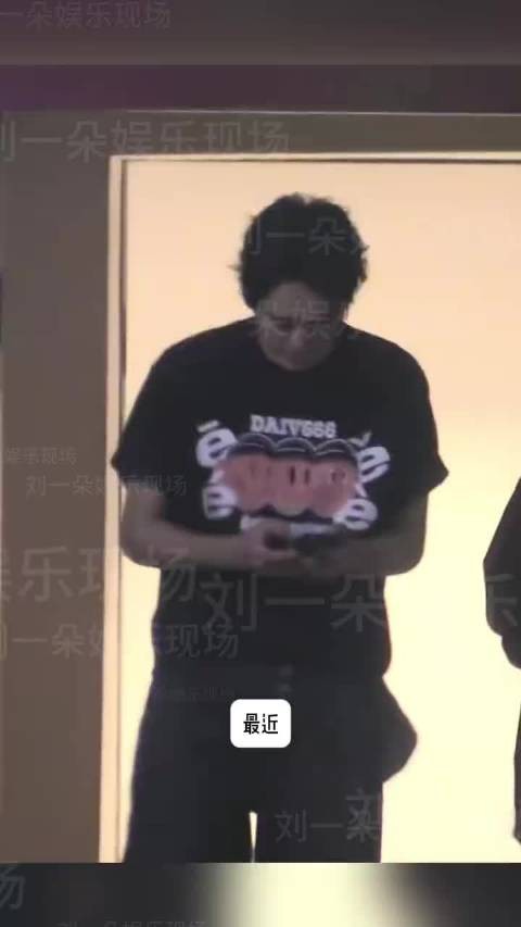 张呈被拍到恋情了,小力士都有女朋友了嗷