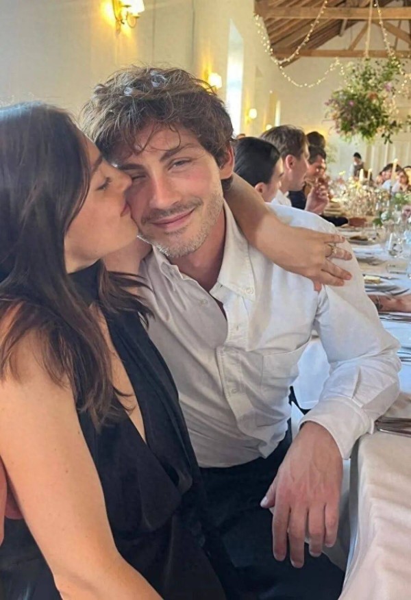 Logan Lerman 今日完婚:从约会APP相识,相恋六年结婚