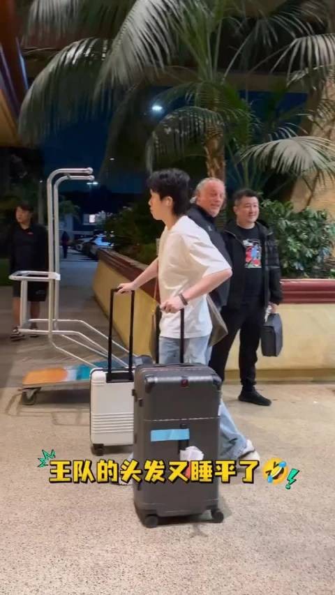 盼了整整四十多天!王队莎局终于落地美国,有比赛看的好日子总算回来了