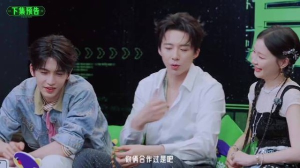 张凌赫又一秒惹怒金靖,姐姐起身瞬间他急忙伸手拉住,求生欲拉满了