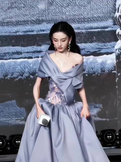 孙凡清紫色长裙亮相引关注