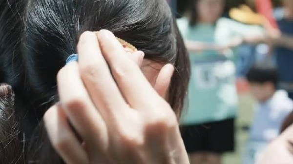 男人杀了人，为了脱罪，绑架了律师的女儿，威胁她帮他开罪