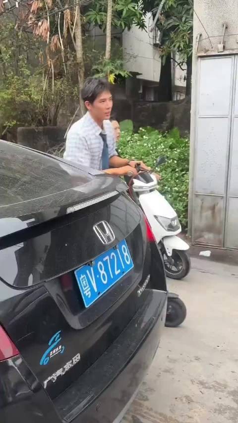 还是忘不了王安宇在广东的这个样子 老王哥就这样接地气了哈哈哈哈