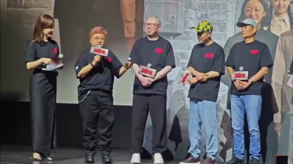 冯小刚新片宣传引争议，称北京2000万兄弟姐们儿走个面儿