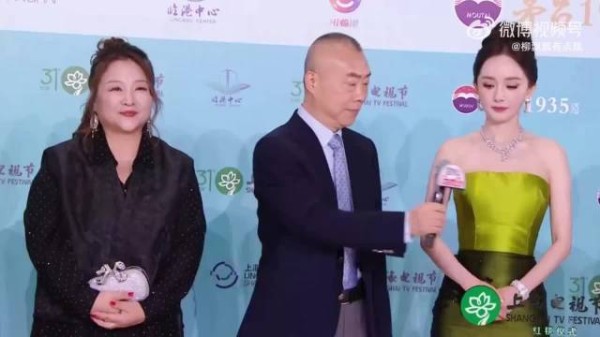 杨幂白玉兰红毯先介绍导演后自荐