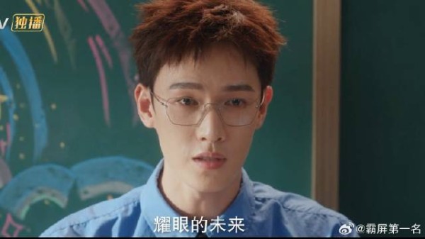 刑武从混混逆袭成学霸，如今回到母校，给学妹学弟们鼓励