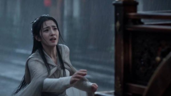 叶璃雨中狂奔墨修尧车内攥衣角