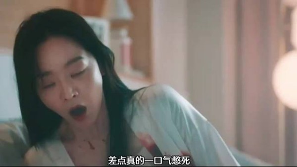 女人用特别的方式惩治跟踪狂，这招简直绝了！