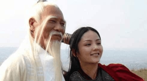原创《封神演义》中，太乙真人为什么让哪吒变成三头八臂？