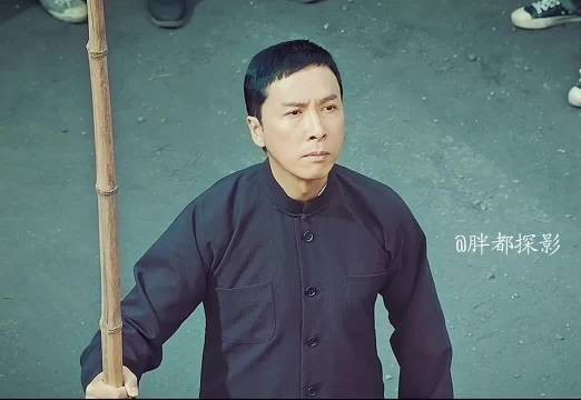 儿子被抓，叶问为了救儿子忍辱负重下跪