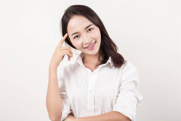 一个结了婚的女人要是给你这三种感觉，说明她对你动心了，别靠过去