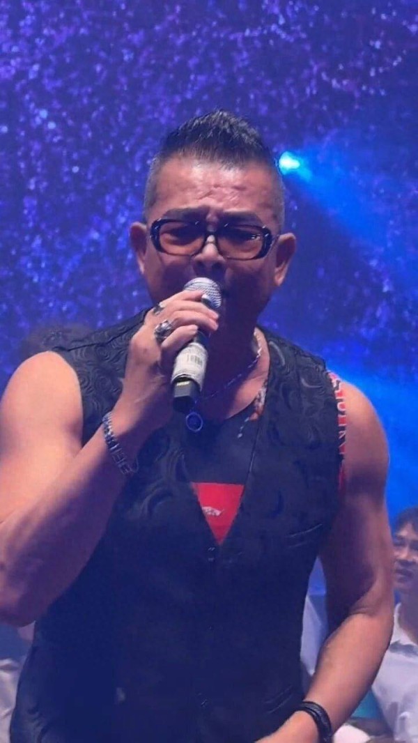 香港“御用恶人”商演状态惊人，麒麟臂抢镜，曾大动脉血管撕裂