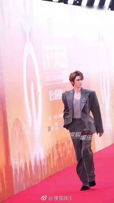 刘宇东方风云榜演绎戏曲风《未央》,舞台展现东方美学