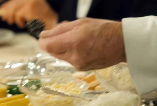 爱一个人的眼神是藏不住的