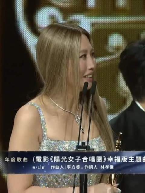 热烈祝贺《幸福在歌唱》荣登年度金曲宝座！