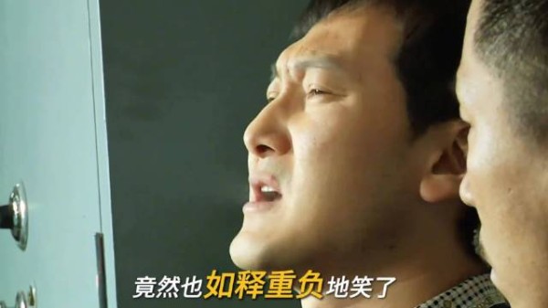 新人是女孩的亲哥哥，他在家也家暴妹妹，原生家庭太可怕