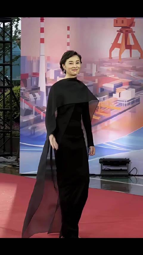 蒋勤勤吴越外形对比，中年后吴越气质更胜一筹