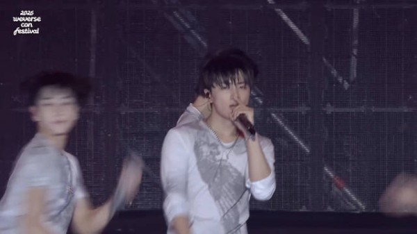 ENHYPEN成员JAY亮相2026Weverse音乐节表演XO曲目
