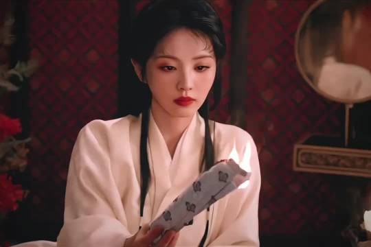 田曦薇闫桉《嫁金钗》演绎真假千金博弈,双线切换反差拉满