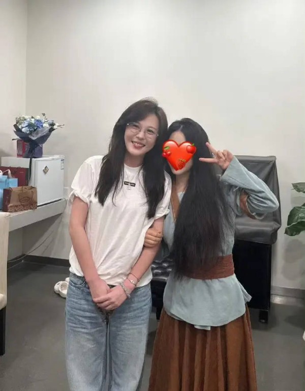 李金铭罕见露面，笑容满面心情好，不受综艺纠纷影响