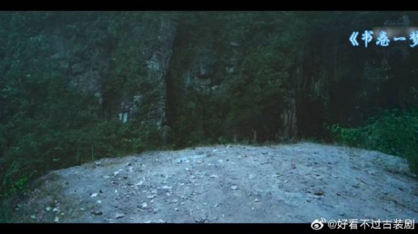 有男主光环，跳个崖吧，下面一定有湖