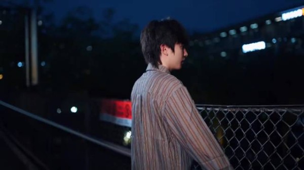 深夜是谁的电话响 好帅的一枚鼠鼠