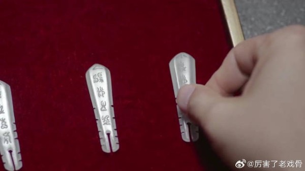 单孤刀想独吞业火痋 笛飞声一招,他乖乖让出
