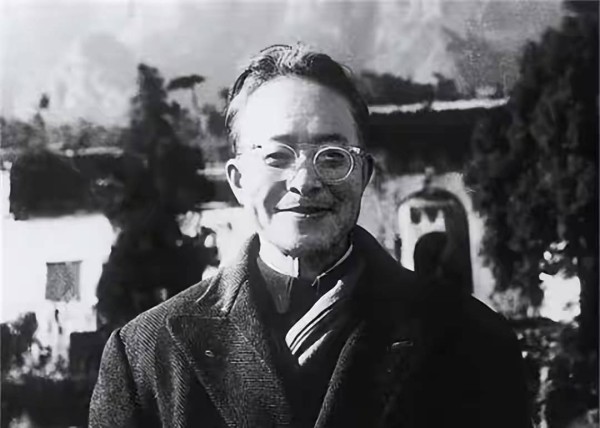 1988年沈从文去世，妻子张兆和刻下墓碑：爱你是真，不原谅也是真