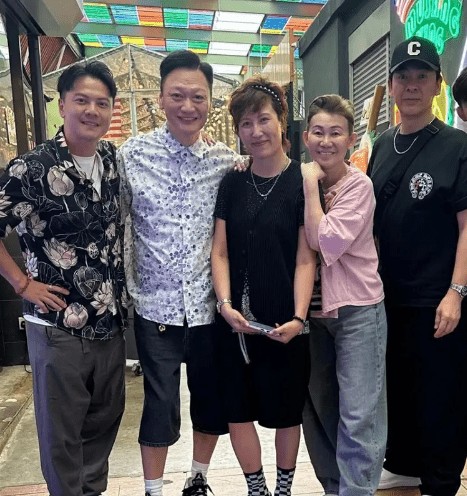 陶大宇秘婚后跟太太同框，两人现身马来西亚，笑容甜到藏不住