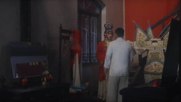 电影《烬》揭露乱世抉择：为仇人唱戏还是坚守尊严