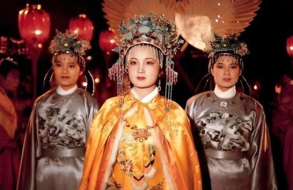 红楼梦最讽刺的“荣耀”：贾元春省亲，其实是去“送死”的