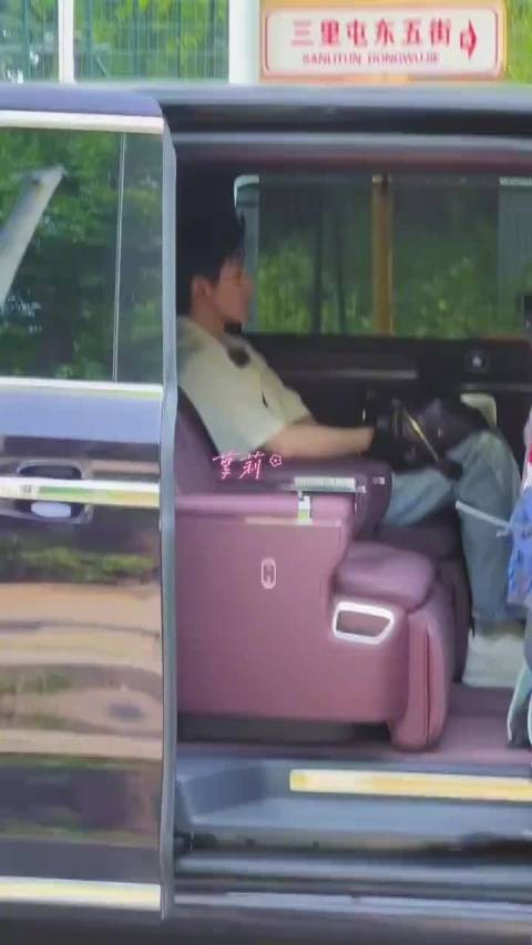 期待邓为首个常驻综艺