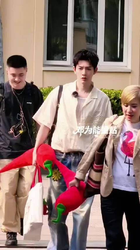 邓为今日录制花少路透送达