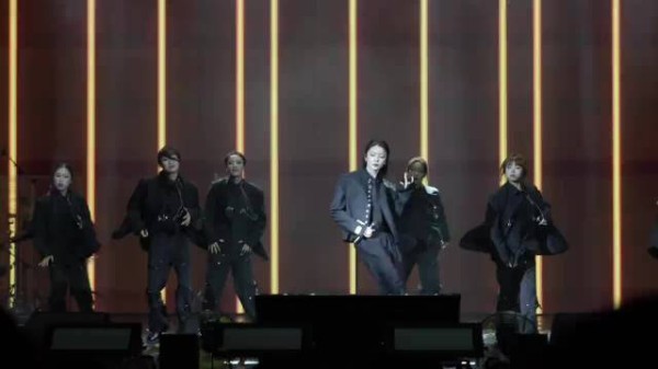 全员沉浸式体验！傅菁《Standing Next to You》现场爆发力拉满