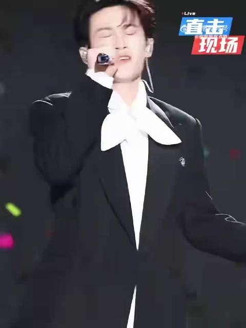 檀健次的歌声里有温柔也有力量，情绪表达特别自然，越听越有味道