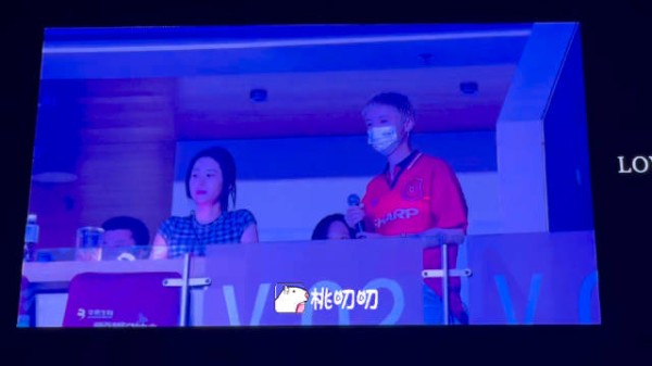 鹿晗张碧晨现身周震南演唱会，曾低落期获鹿晗安慰