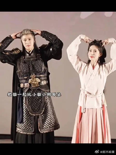 磕的就是这一秒的犹豫… 小猫耳朵是谁的专属动作我不说