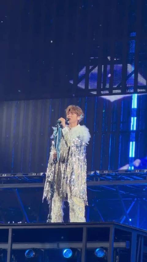 王源演唱会粉丝四年高喊结婚终获回应