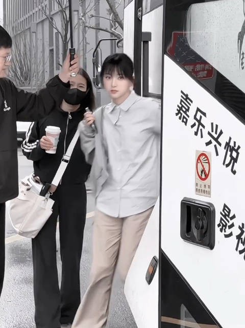 黄灿灿可爱表现引发网友喜爱