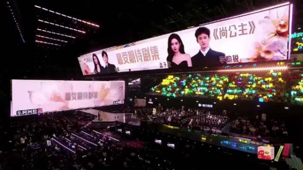 《尚公主》大爆!孟子义上台摔倒,李昀锐赶紧一把捞住丨星光大赏